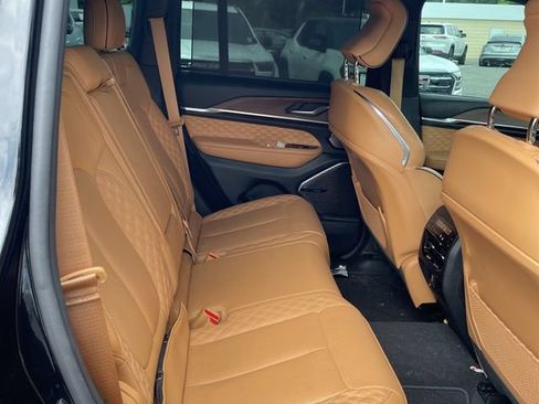 Used 2023 Jeep Grand Cherokee Summit w/ Luxury Tech Group V RWD image 17