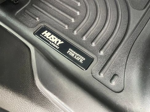 Used 2022 Chevrolet Colorado LT w/ Redline Special Edition AWD/4WD image 9