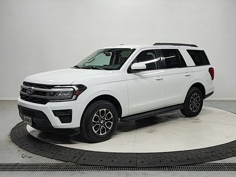 Used 2024 Ford Expedition XLT AWD/4WD image 3