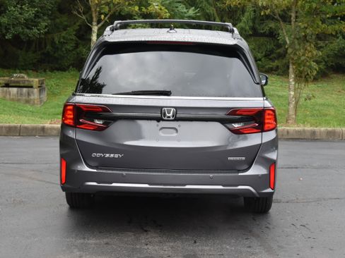 New 2026 Honda Odyssey Touring image 7