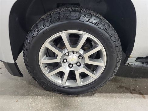 Used 2015 Chevrolet Tahoe LT w/ Luxury Package AWD/4WD image 7