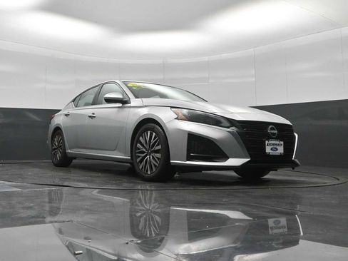Used 2023 Nissan Altima 2.5 SV FWD image 47