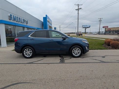 Used 2020 Chevrolet Equinox LT w/ Driver Convenience Package image 3