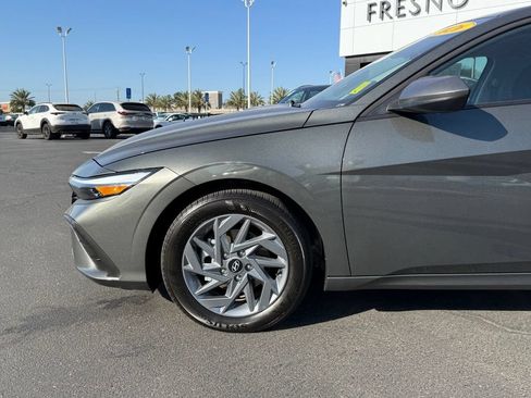 Used 2026 Hyundai Elantra Hybrid FWD image 6