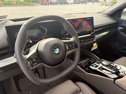 Used 2026 BMW 530i xDrive w/ Premium Package AWD/4WD image 11