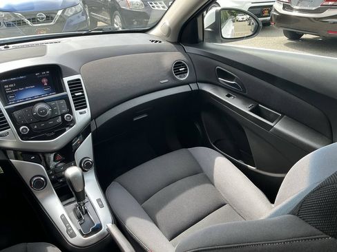Used 2016 Chevrolet Cruze LT FWD image 17