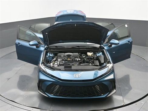 Used 2025 Toyota Camry SE image 35