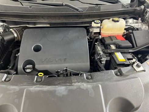 Used 2021 Chevrolet Traverse LT image 23