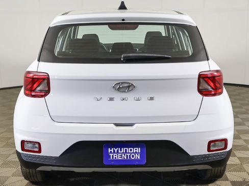 Used 2020 Hyundai Venue SE image 9