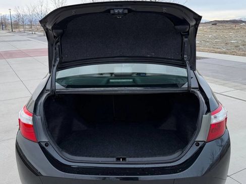 Used 2015 Toyota Corolla LE image 9