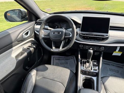 Used 2023 Jeep Compass Latitude AWD/4WD image 11