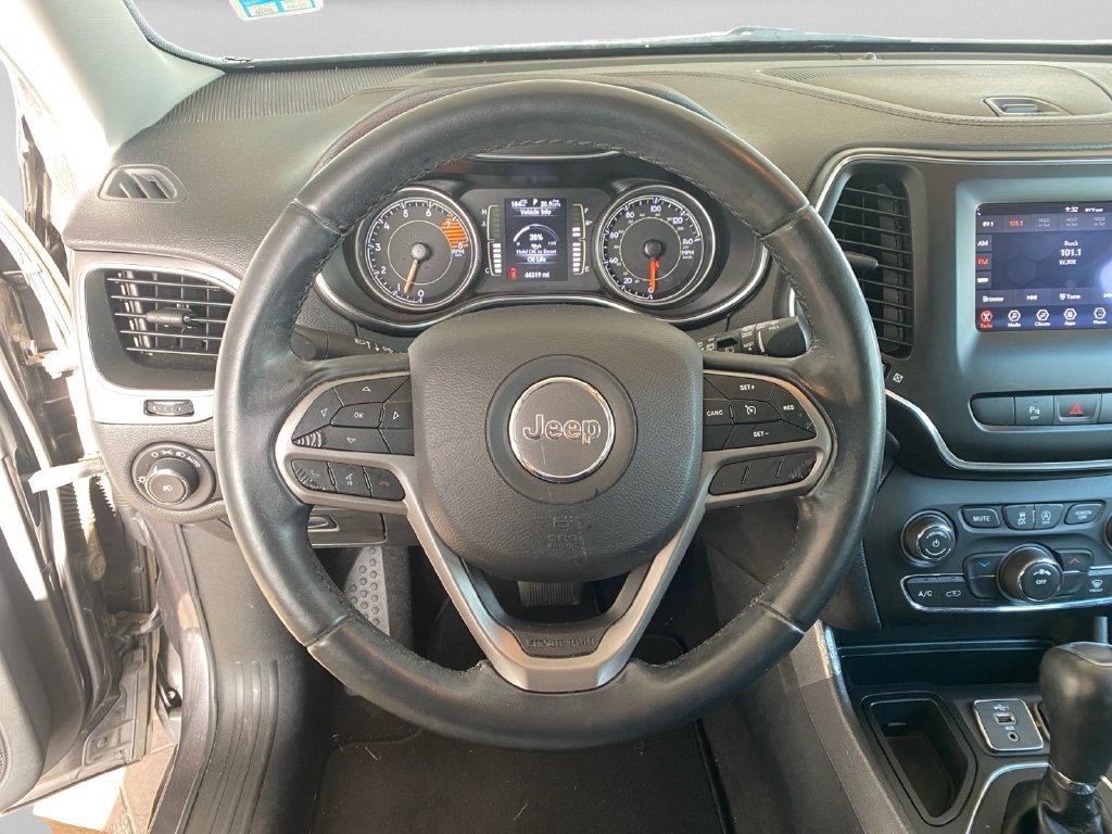 Used 2019 Jeep Cherokee Latitude Plus FWD image 12
