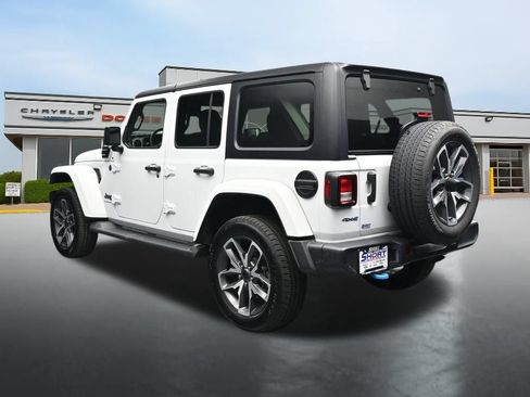 Used 2024 Jeep Wrangler Unlimited w/ Convenience Group AWD/4WD image 3