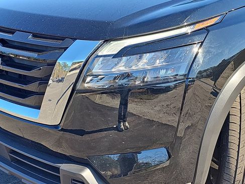 Used 2024 Nissan Pathfinder SV image 34