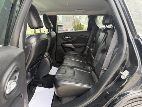 Used 2020 Jeep Cherokee Limited image 16