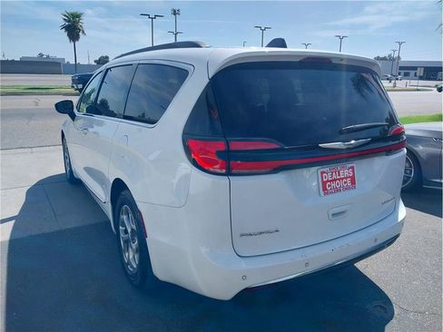 Used 2023 Chrysler Pacifica Limited FWD image 8