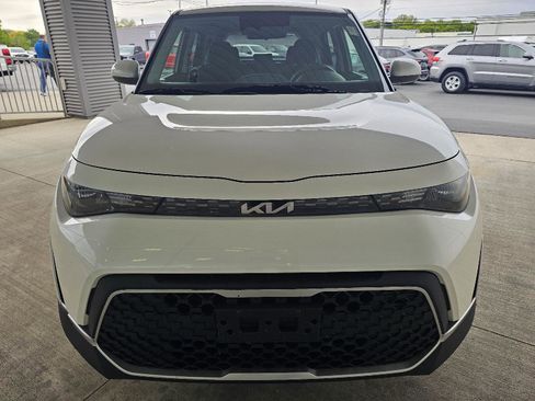 Used 2025 Kia Soul LX w/ LX Technology Package FWD image 8