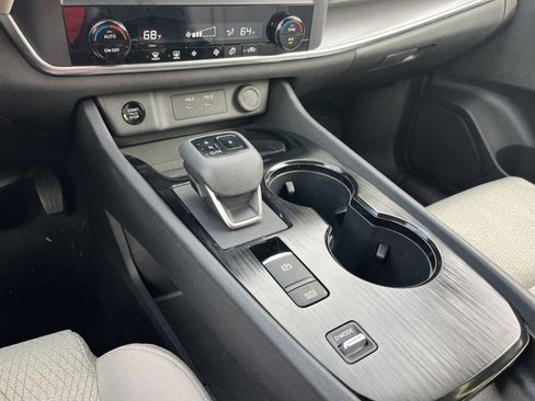 Certified 2025 Nissan Rogue SV image 10