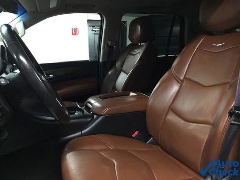 Used 2017 Cadillac Escalade Luxury image 25