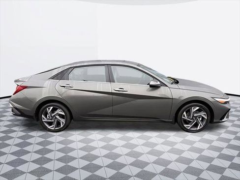 New 2026 Hyundai Elantra Limited FWD image 8