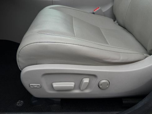 Used 2015 Toyota Highlander Limited Platinum image 13