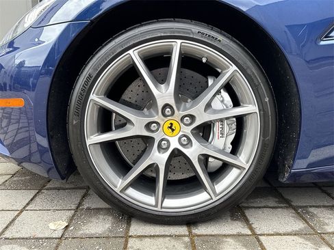 Used 2013 Ferrari California Base image 10