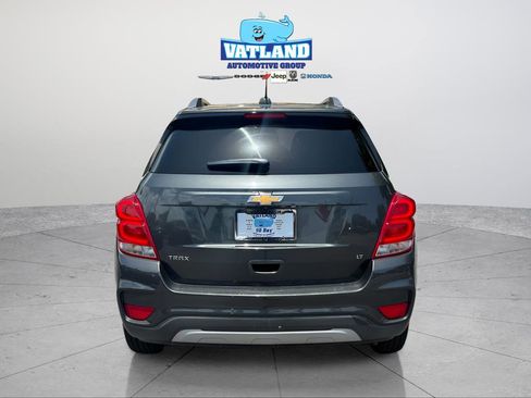 Used 2019 Chevrolet Trax LT w/ LPO, Cargo Package FWD image 4