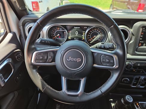 Used 2021 Jeep Wrangler Unlimited Sahara AWD/4WD image 18
