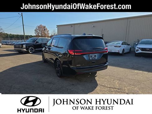 Used 2022 Chrysler Pacifica Limited w/ S Appearance Package image 15