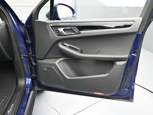 Certified 2025 Porsche Macan image 29