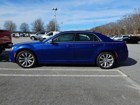 Used 2019 Chrysler 300 Touring w/ Chrome Appearance Package image 5