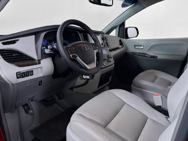 Used 2016 Toyota Sienna XLE w/ XLE Navigation Package FWD image 7