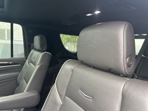 Used 2023 Cadillac Escalade ESV Sport image 10