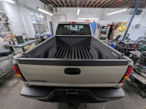 Used 2005 GMC Sierra 2500 SLT image 3