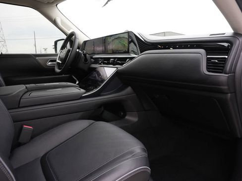 Certified 2025 INFINITI QX80 Luxe image 22