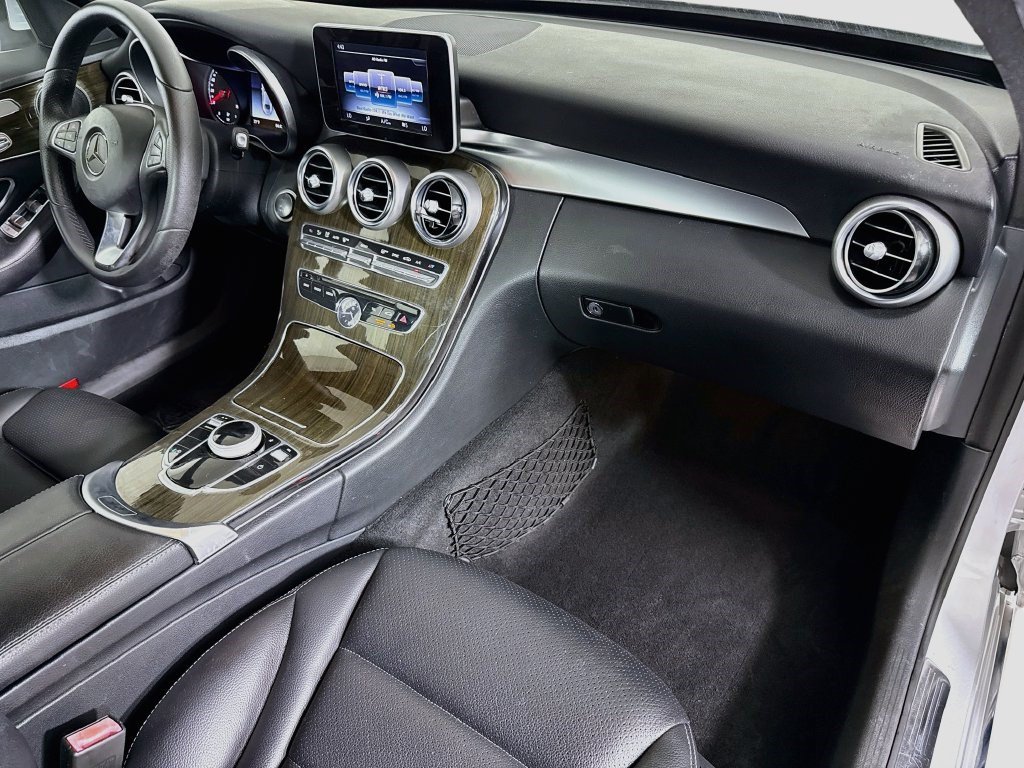 Used 2018 Mercedes-Benz C 300 Sedan w/ Premium Package image 29