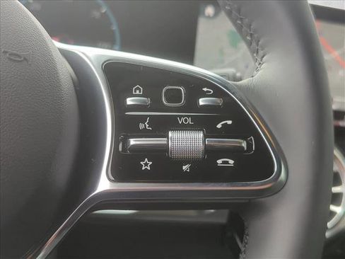 Used 2023 Mercedes-Benz EQB 300 4MATIC image 16