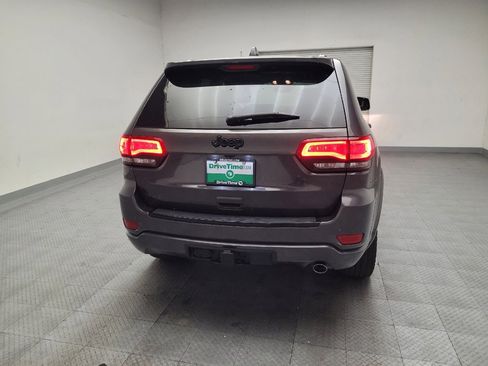 Used 2017 Jeep Grand Cherokee Altitude RWD image 7