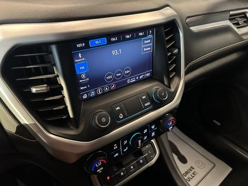 Used 2023 GMC Acadia SLT AWD/4WD image 13