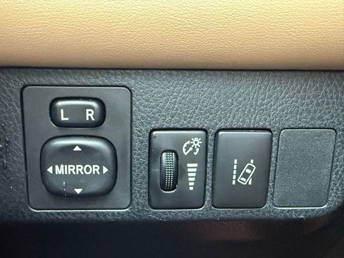 Used 2018 Toyota RAV4 Limited w/ Advanced Technology Package image 24