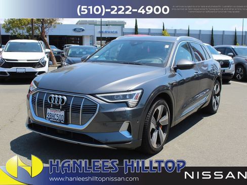 Used 2019 Audi e-tron Prestige w/ Prestige Package AWD/4WD image 3
