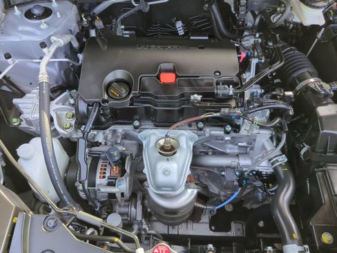 Certified 2025 Honda HR-V Sport image 21