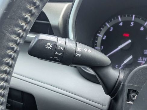 Used 2020 Toyota Highlander XLE FWD image 28