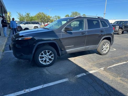 Used 2014 Jeep Cherokee Latitude w/ Cold Weather Group AWD/4WD image 1