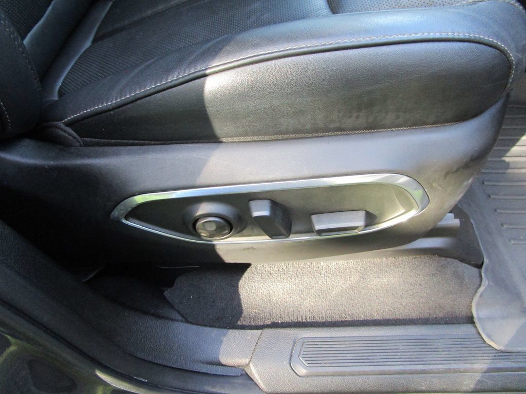Used 2022 Jeep Wagoneer Series III AWD/4WD image 30