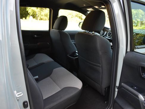 Used 2022 Toyota Tacoma TRD Sport w/ Technology Package AWD/4WD image 12
