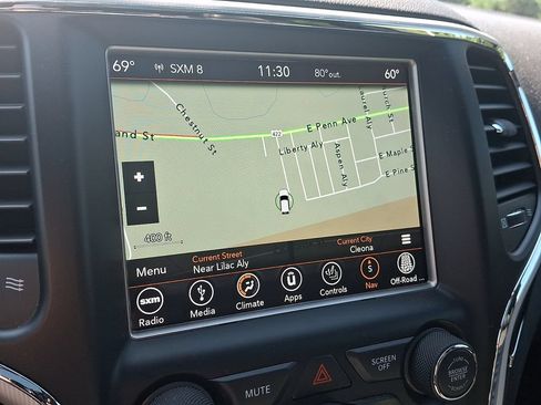 Used 2018 Jeep Grand Cherokee Limited AWD/4WD image 15