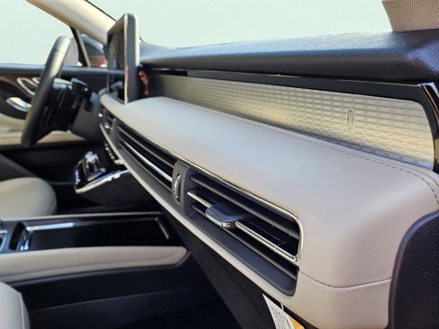 New 2026 Lincoln Corsair Premiere image 14