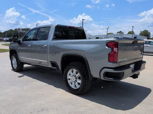 Used 2024 Chevrolet Silverado 2500 High Country w/ High Country Premium Package AWD/4WD image 7