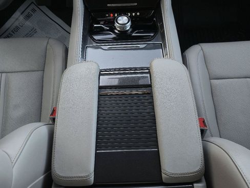 Used 2022 Jeep Wagoneer Series I w/ Premium Group I AWD/4WD image 19
